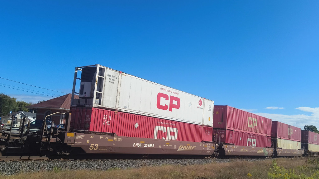 BNSF 253985 (Triple Well Car Altogther)